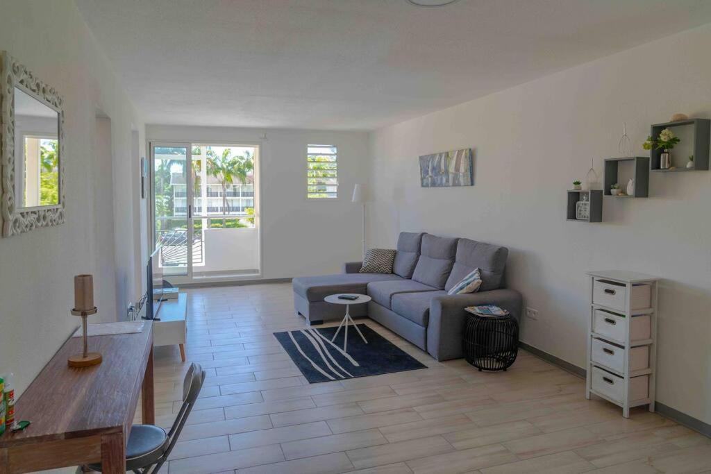 Blue Lagoon Appart En Residence Acces Plage Le Gosier  Exterior photo