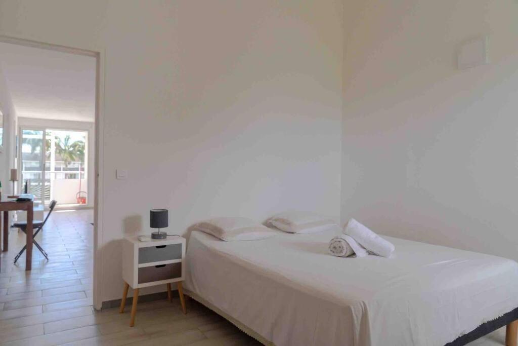 Blue Lagoon Appart En Residence Acces Plage Le Gosier  Exterior photo